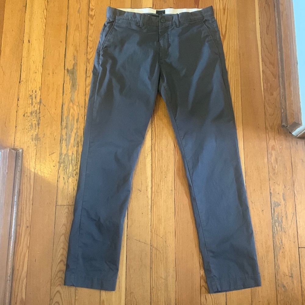 J.Crew men’s, grey 484 slim stretch tech chino. W32 l32